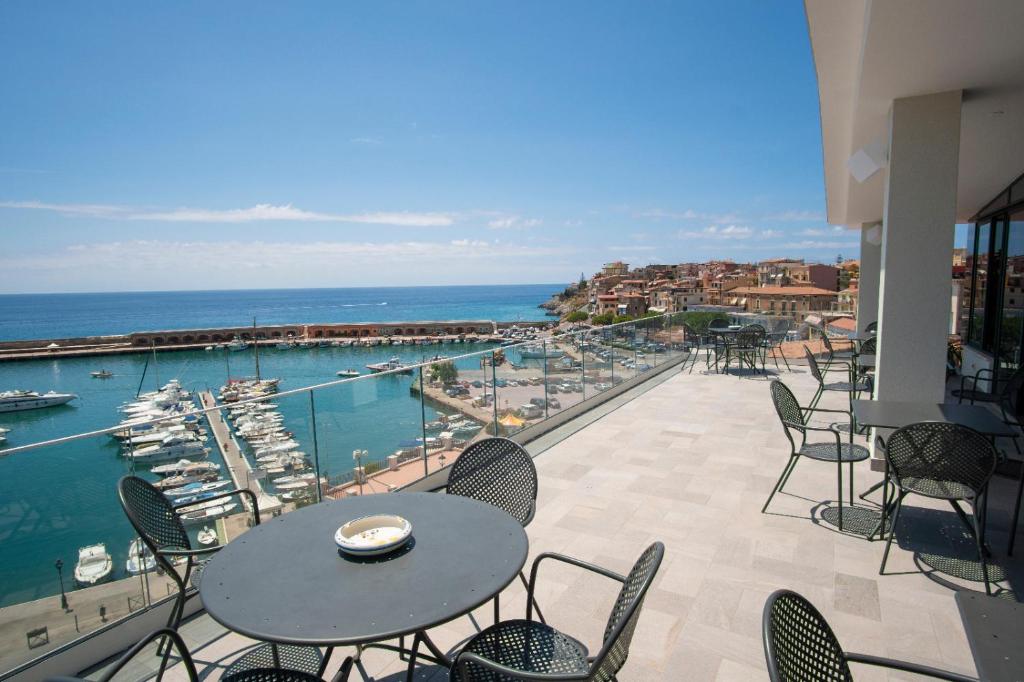 HOTEL LA SCOGLIERA - MARINA DI CAMEROTA